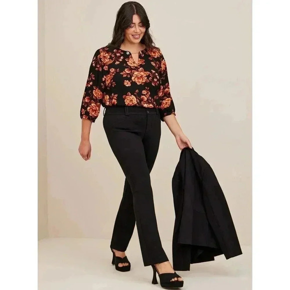 Torrid 5XL Womens Black Floral Print Crepe Chain Detail Blouse 3/4 Sleeves Boho - Picture 3 of 16